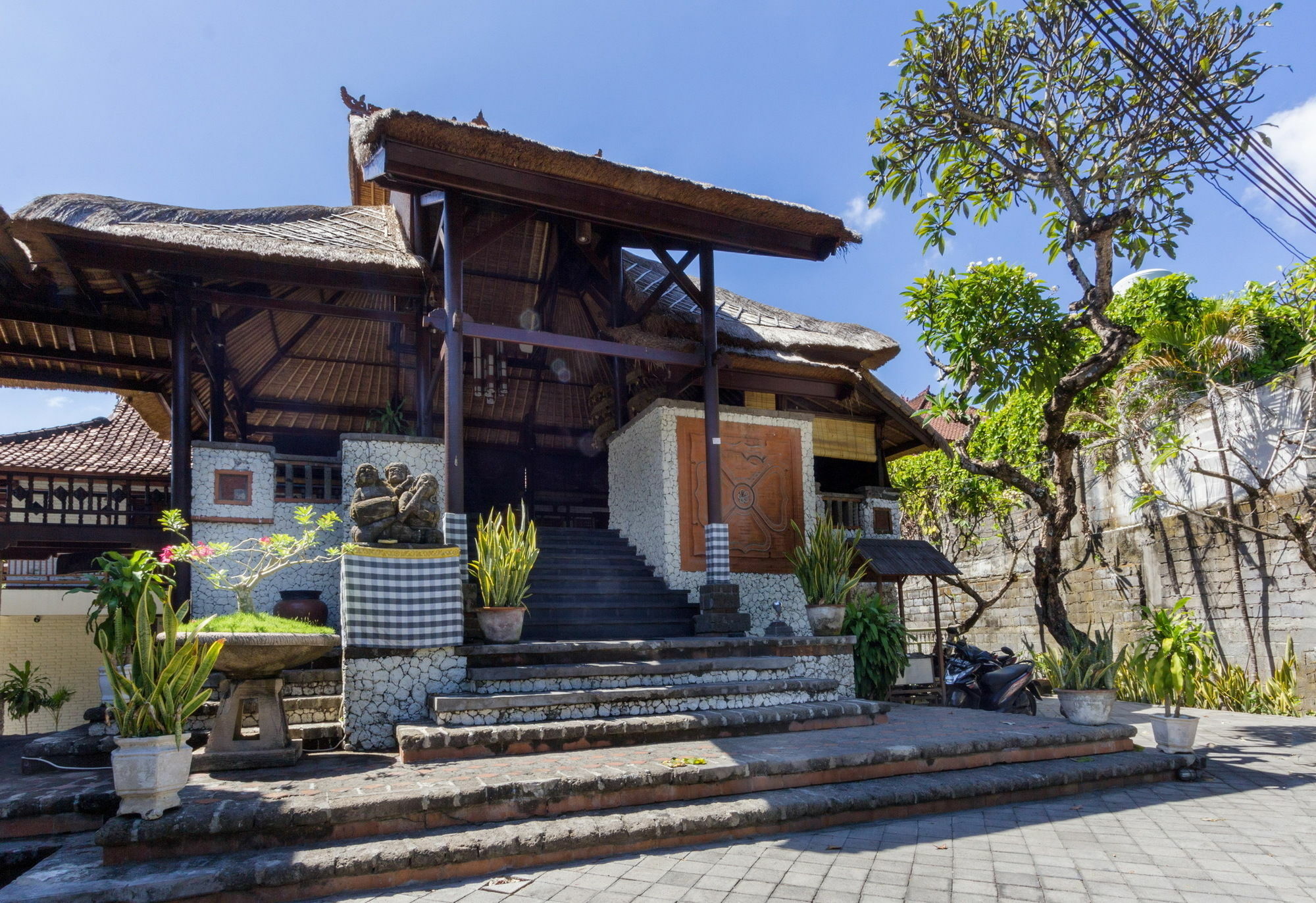 Reddoorz Plus @ Padma Utara 2 Hotel Seminyak  Exterior photo